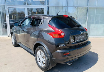Подержанный автомобиль Nissan Juke 2011 года (7 фото)