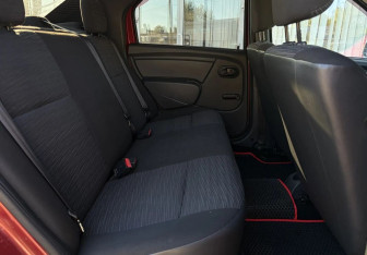 Подержанный автомобиль Renault Logan Sedan 2011 года (11 фото)