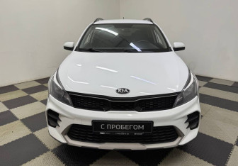 Подержанный автомобиль Kia Rio Hatchback 2021 года (2 фото)