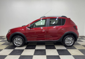 Подержанный автомобиль Renault Sandero 2018 года (8 фото)