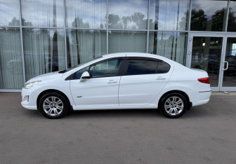 Подержанный автомобиль Peugeot 408 2013 года (8 фото)