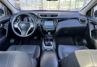 Подержанный автомобиль Nissan Qashqai 2015 года (9 фото)