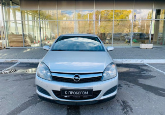 Подержанный автомобиль Opel Astra Hatchback 2008 года (2 фото)