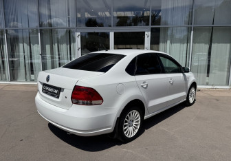 Подержанный автомобиль Volkswagen Polo Sedan 2011 года (5 фото)