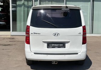 Подержанный автомобиль Hyundai Grand Starex 2014 года (6 фото)