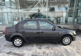 Подержанный автомобиль Renault Logan Sedan 2010 года (4 фото)