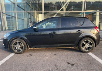 Подержанный автомобиль Kia Ceed Hatchback 2010 года (4 фото)