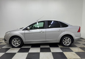 Подержанный автомобиль Ford Focus Sedan 2008 года (8 фото)