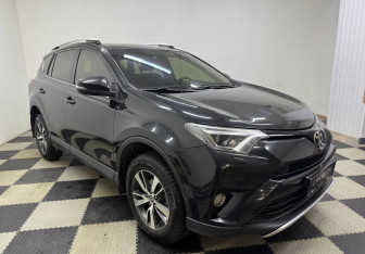 Подержанный автомобиль Toyota RAV4 2015 года (3 фото)