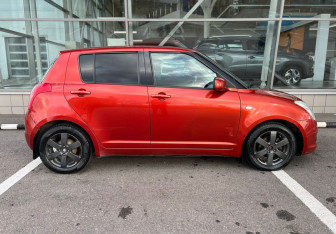 Подержанный автомобиль Suzuki Swift Hatchback 2010 года (4 фото)