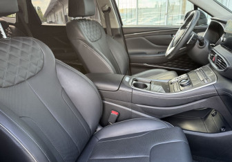 Подержанный автомобиль Hyundai Santa Fe 2023 года (10 фото)