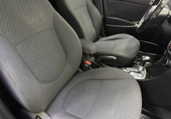 Подержанный автомобиль Hyundai Solaris Hatchback 2012 года (9 фото)