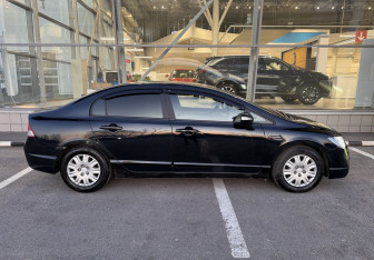 Подержанный автомобиль Honda Civic Sedan 2007 года (4 фото)