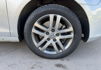 Подержанный автомобиль Volkswagen Golf Hatchback 2012 года (12 фото)