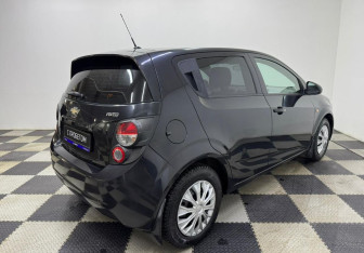 Подержанный автомобиль Chevrolet Aveo Hatchback 2013 года (7 фото)