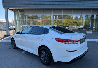 Подержанный автомобиль Kia Optima Sedan 2020 года (4 фото)