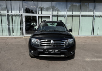 Подержанный автомобиль Renault Duster 2014 года (2 фото)