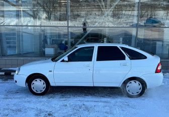 Подержанный автомобиль LADA (ВАЗ) Priora Hatchback 2011 года (4 фото)