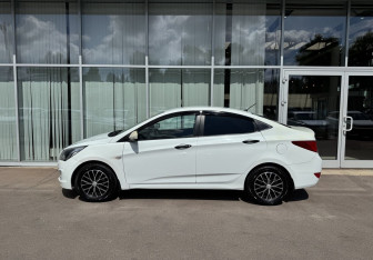 Подержанный автомобиль Hyundai Solaris Sedan 2015 года (8 фото)