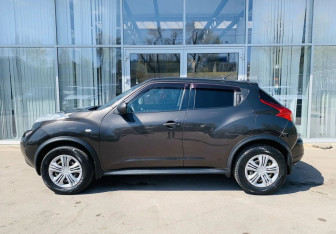 Подержанный автомобиль Nissan Juke 2011 года (8 фото)
