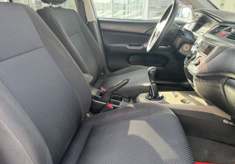 Подержанный автомобиль Mitsubishi Lancer Sedan 2006 года (10 фото)