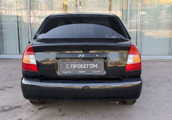 Подержанный автомобиль Hyundai Accent Sedan 2010 года (6 фото)