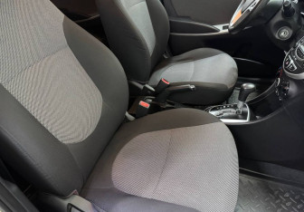 Подержанный автомобиль Hyundai Solaris Hatchback 2013 года (9 фото)