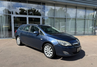 Подержанный автомобиль Opel Astra Wagon 2012 года (3 фото)
