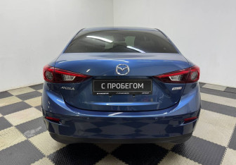 Подержанный автомобиль Mazda Axela Sedan 2017 года (6 фото)