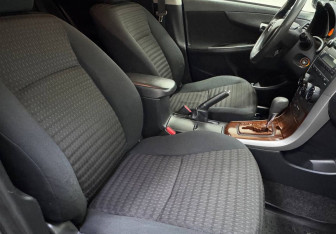 Подержанный автомобиль Toyota Corolla Sedan 2013 года (9 фото)