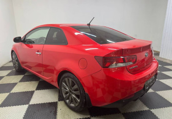 Подержанный автомобиль Kia Cerato Coupe 2011 года (7 фото)