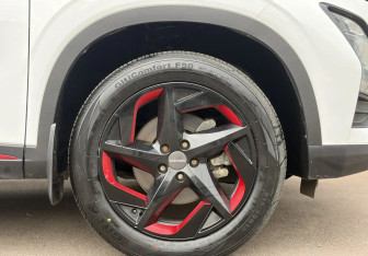 Подержанный автомобиль Omoda C5 2023 года (12 фото)