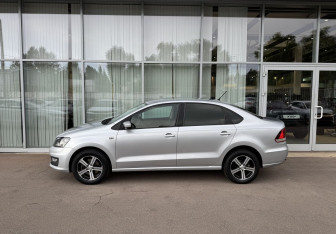 Подержанный автомобиль Volkswagen Polo Sedan 2016 года (8 фото)