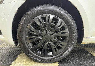 Подержанный автомобиль Skoda Octavia Wagon 2019 года (12 фото)