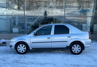 Подержанный автомобиль Renault Logan Sedan 2014 года (4 фото)