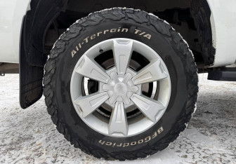 Подержанный автомобиль JAC T6 2023 года (12 фото)