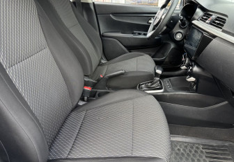 Подержанный автомобиль Kia Rio Hatchback 2018 года (10 фото)