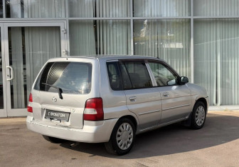 Подержанный автомобиль Mazda Demio 2002 года (5 фото)
