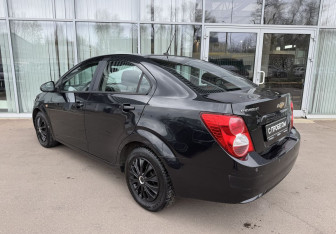 Подержанный автомобиль Chevrolet Aveo Sedan 2012 года (7 фото)