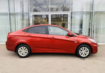 Подержанный автомобиль Hyundai Solaris Sedan 2014 года (4 фото)