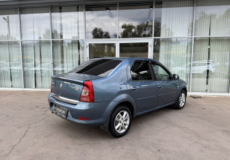 Подержанный автомобиль Renault Logan Sedan 2010 года (5 фото)