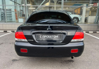 Подержанный автомобиль Mitsubishi Lancer Sedan 2006 года (6 фото)