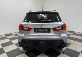 Подержанный автомобиль Mitsubishi ASX 2013 года (6 фото)