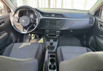Подержанный автомобиль Kia Rio Hatchback 2020 года (9 фото)