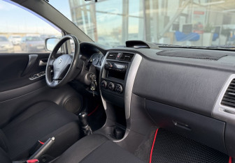 Подержанный автомобиль Suzuki Liana Sedan 2006 года (10 фото)