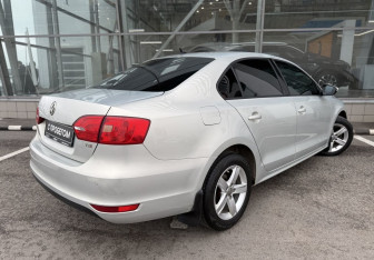Подержанный автомобиль Volkswagen Jetta Sedan 2014 года (5 фото)