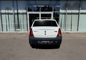 Подержанный автомобиль Renault Logan Sedan 2007 года (6 фото)