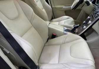Подержанный автомобиль Volvo XC60 2016 года (9 фото)