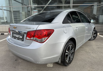 Подержанный автомобиль Chevrolet Cruze Sedan 2011 года (5 фото)