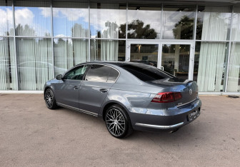 Подержанный автомобиль Volkswagen Passat Sedan 2012 года (7 фото)